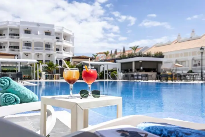 Hollywood mirage (4)