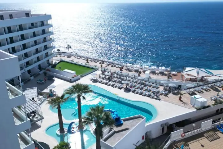 Pearly Grey Ocean Club (2)